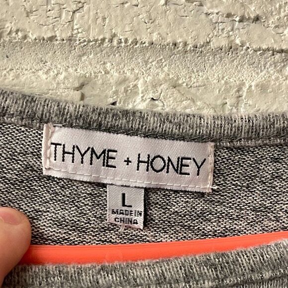 Thyme & Honey Sweater L Long Sleeve with tie knotted front - Picture 5 of 9